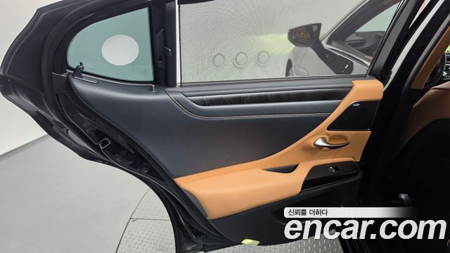 Lexus ES 2023