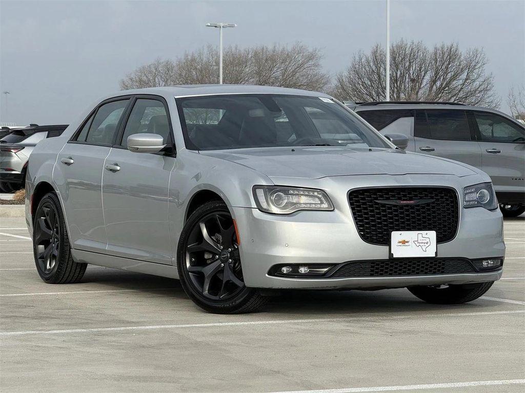 Chrysler 300 2023