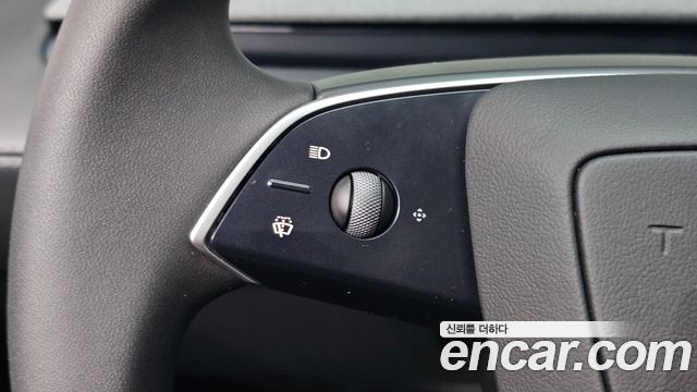 Tesla Model Y 2025