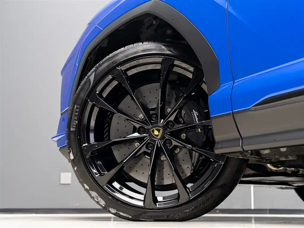 Lamborghini Urus 2024