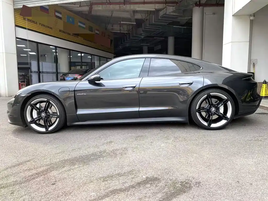 Porsche Taycan 2022