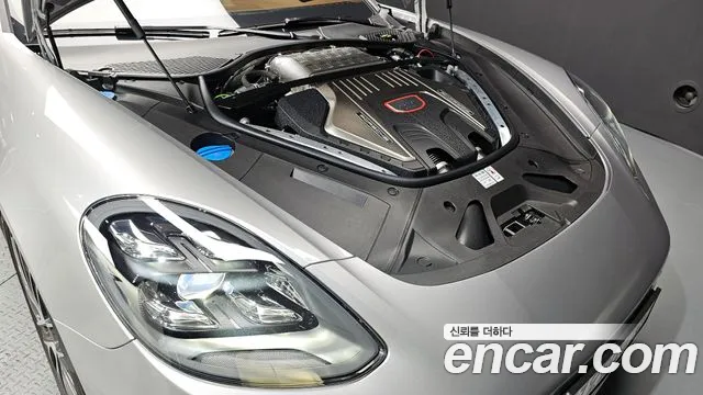 Porsche Panamera 2024