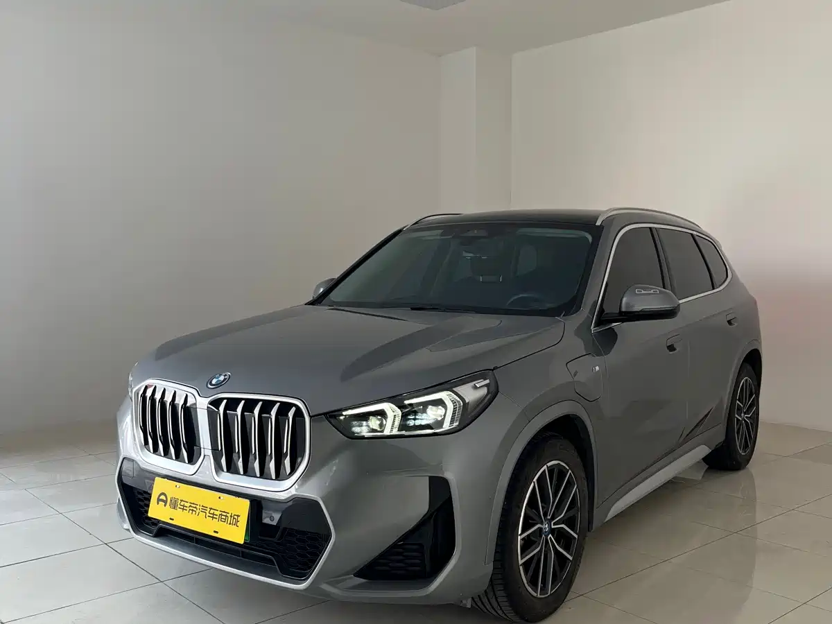 BMW iX1 2025