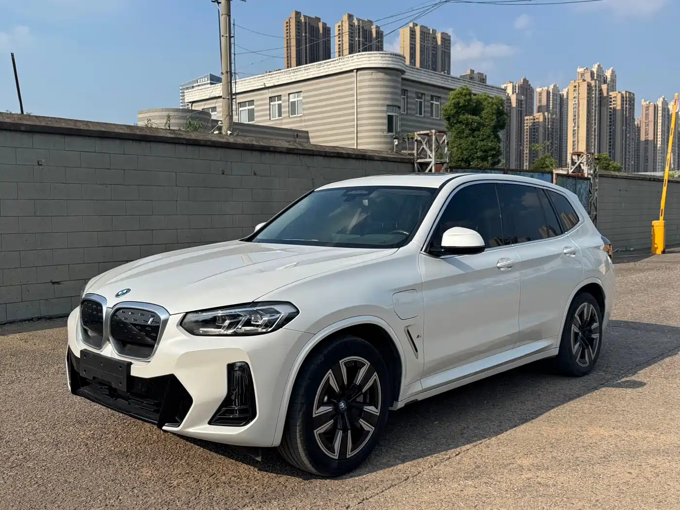 BMW iX3 2024