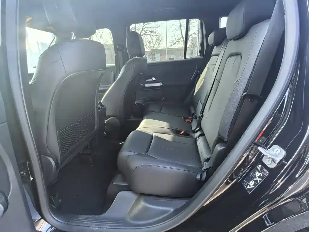 Mercedes-Benz GLB 2025
