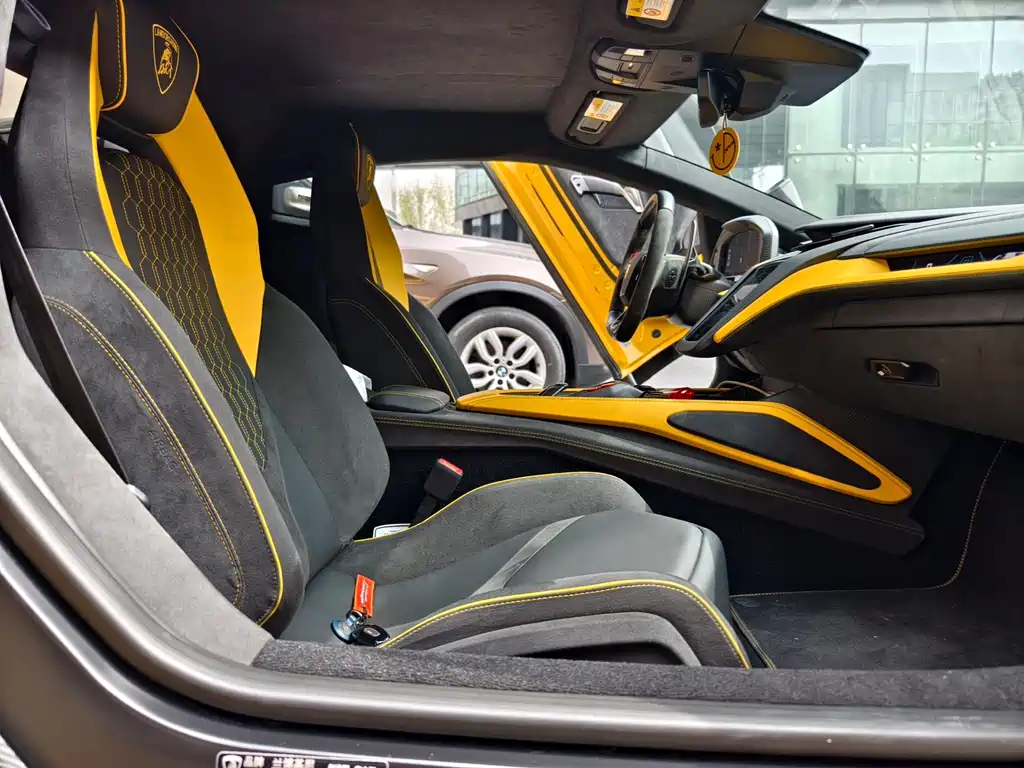 Lamborghini Revuelto 2025