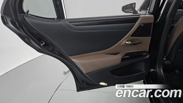 Lexus ES 2024