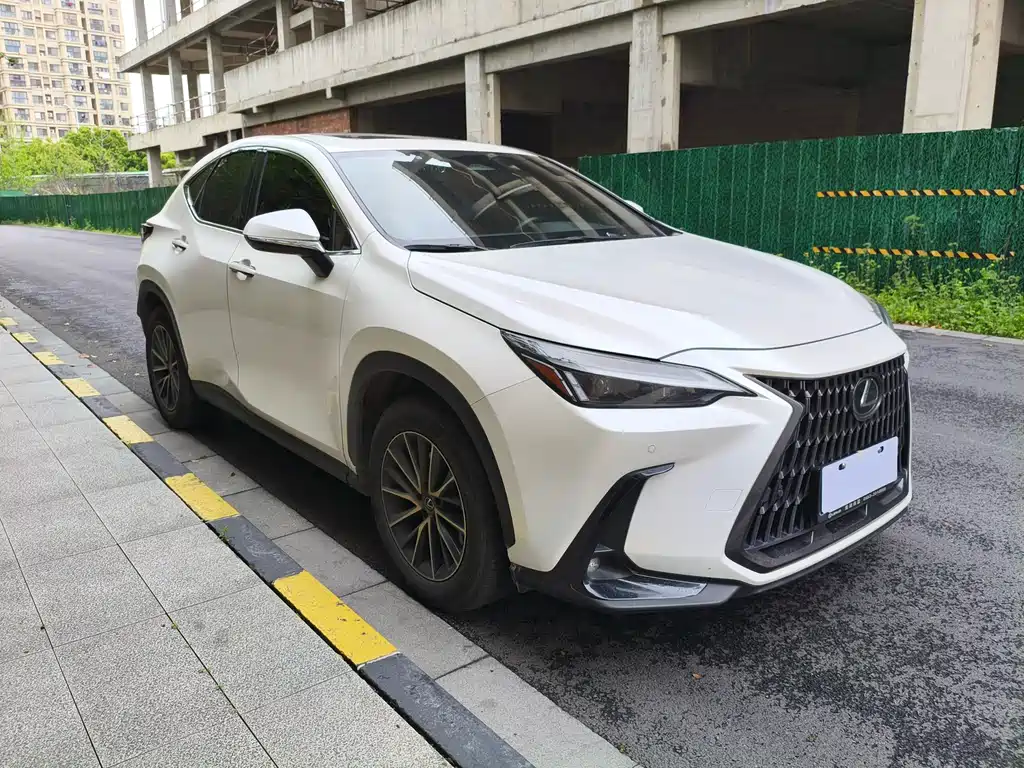 Lexus NX 2023