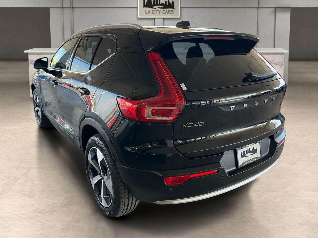 Volvo XC40 2025