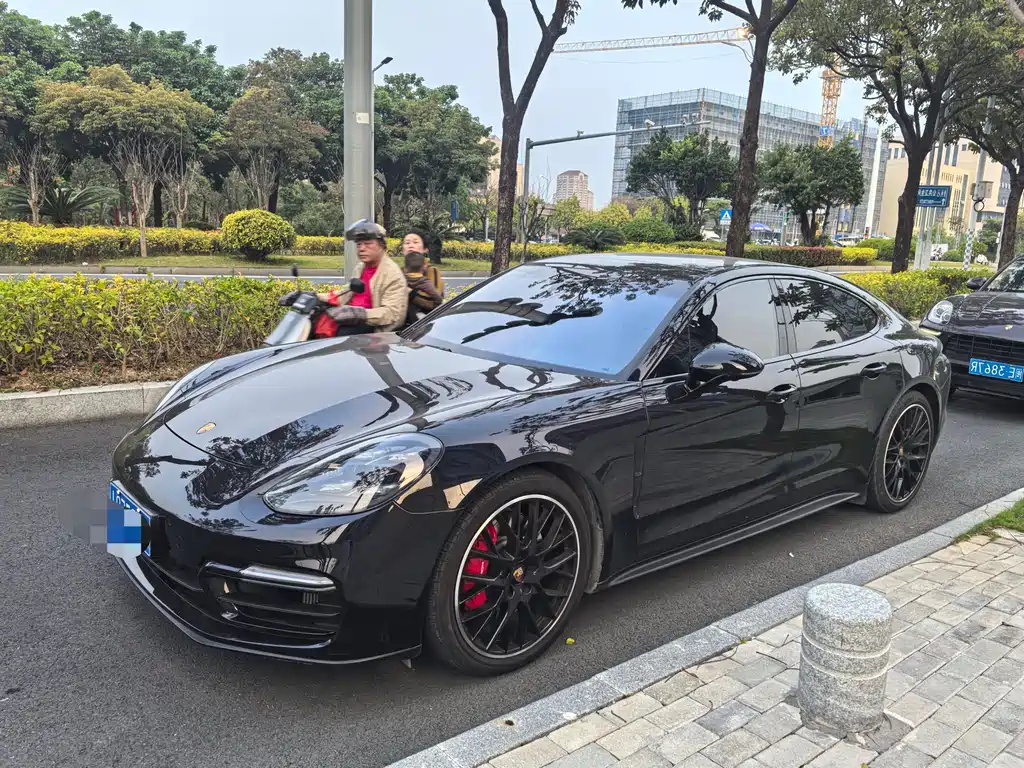 Porsche Panamera 2023