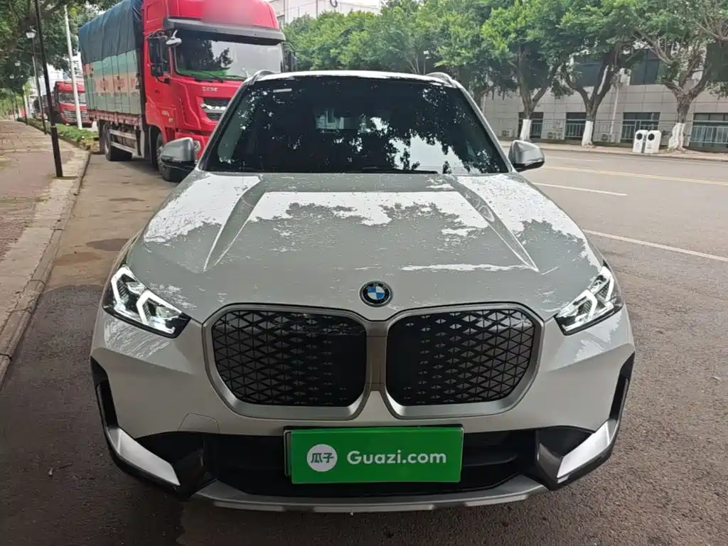 BMW iX1 2024