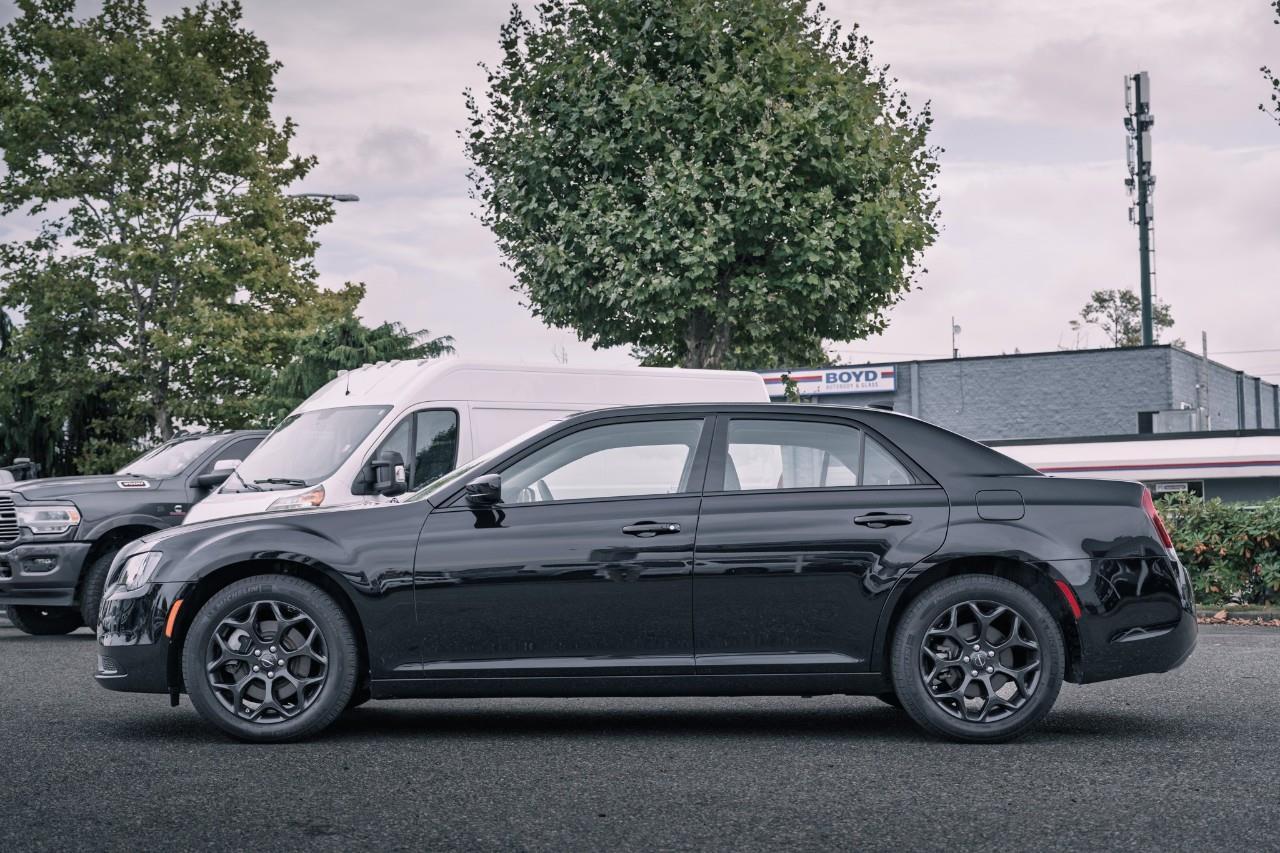 Chrysler 300 2023