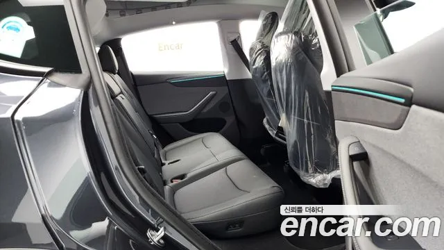Tesla Model Y 2025