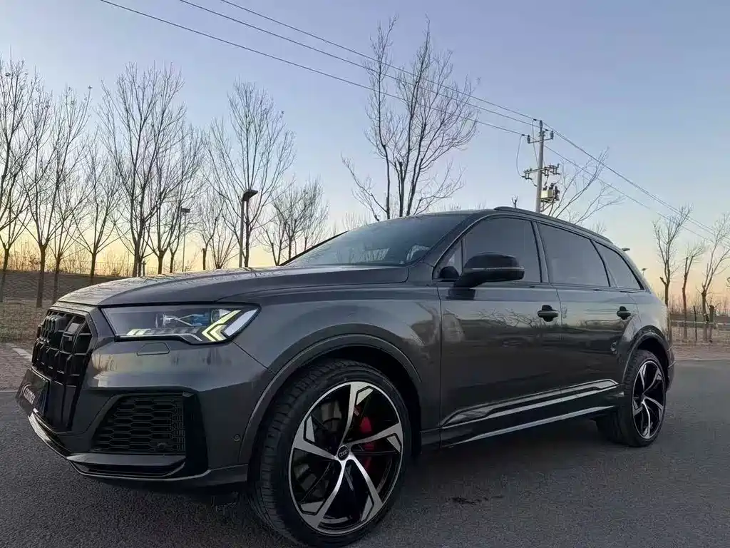 Audi SQ7 2025