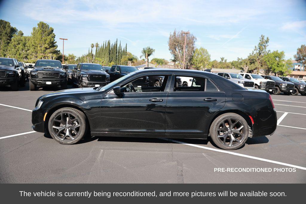 Chrysler 300 2022