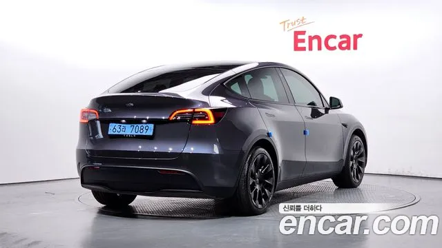 Tesla Model Y 2023