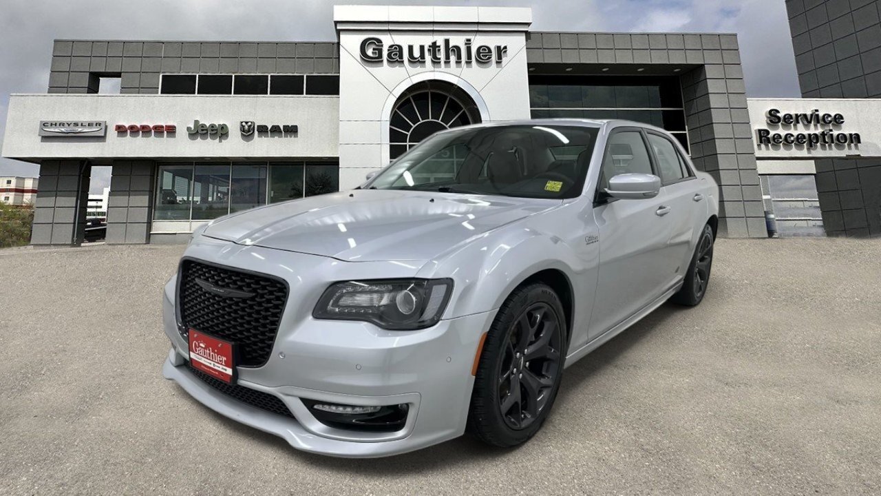 Chrysler 300 2022