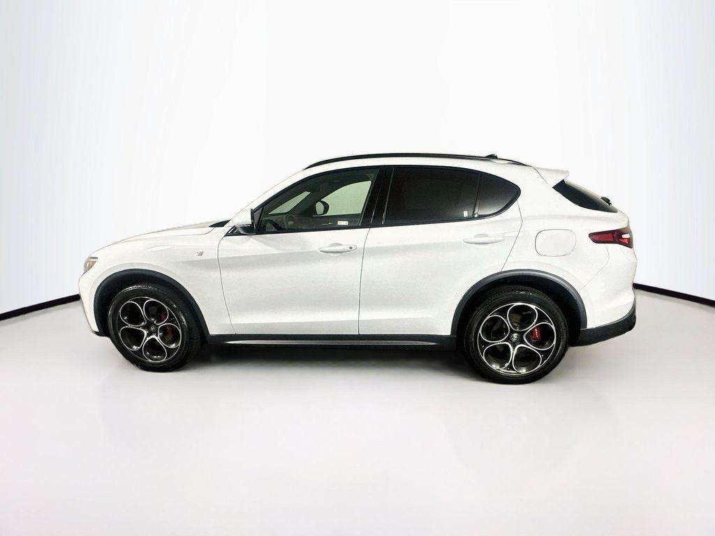 Alfa Romeo Stelvio 2023