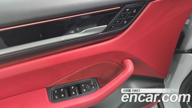 Porsche Macan 2025
