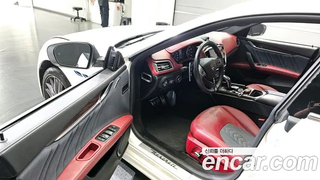 Maserati Ghibli 2021
