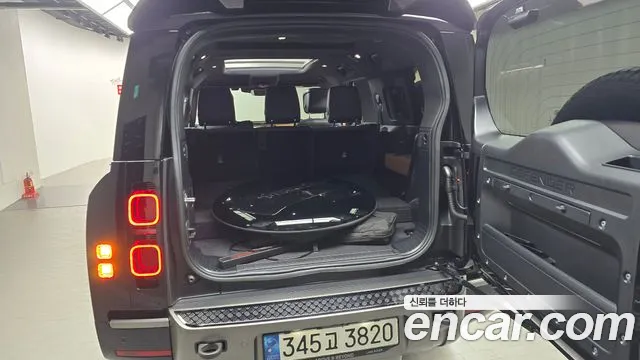 Land Rover Defender 2023