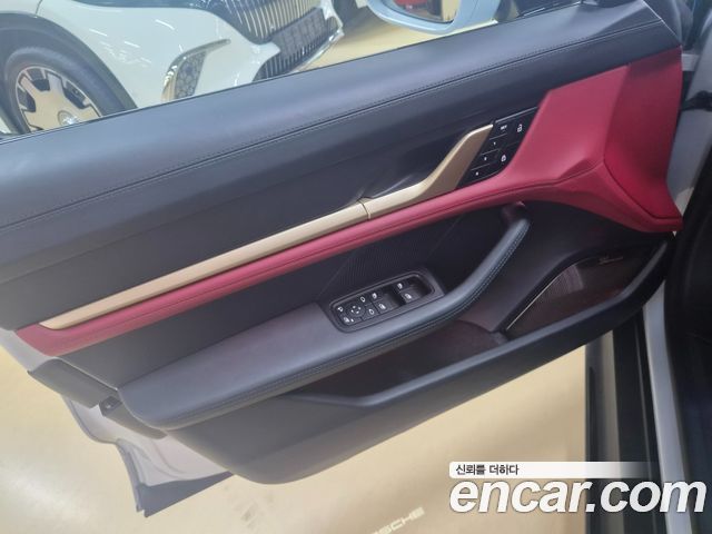 Porsche Taycan 2025