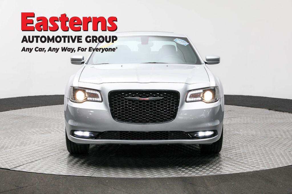 Chrysler 300 2023