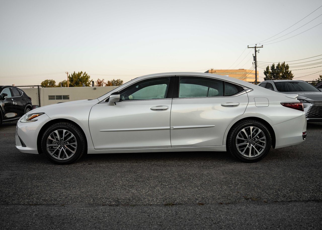 Lexus ES 2025