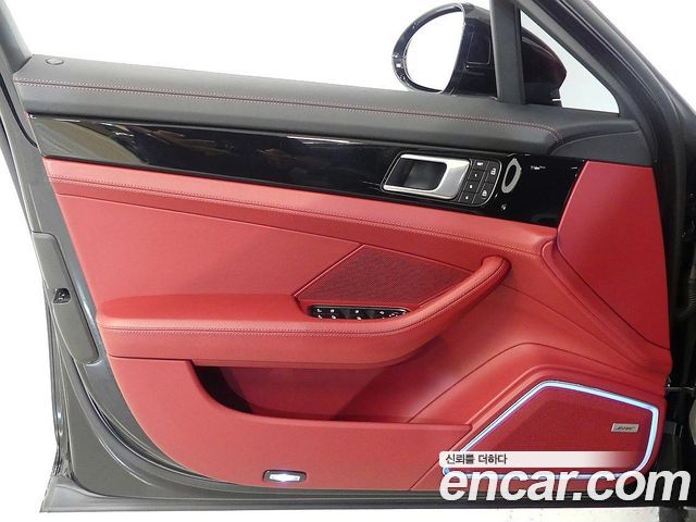 Porsche Panamera 2021