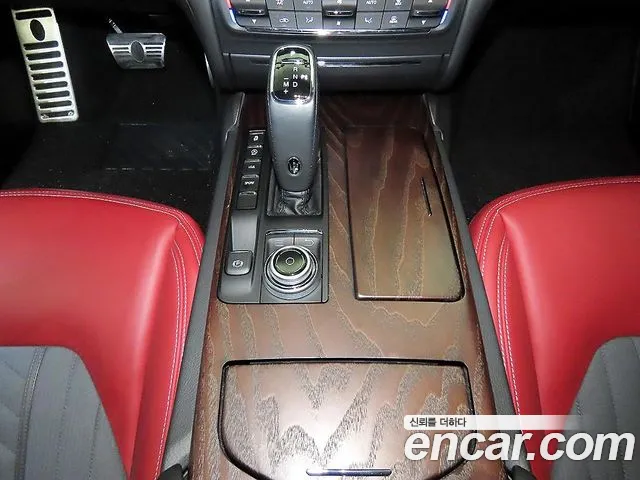 Maserati Ghibli 2021