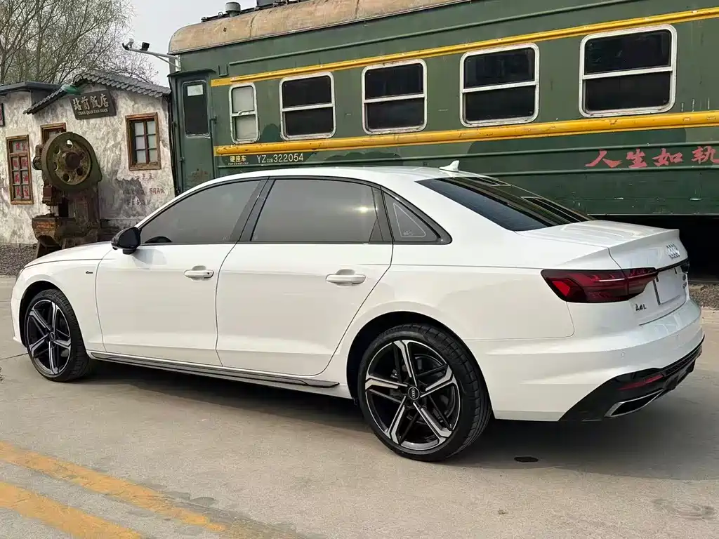 Audi A4 2025
