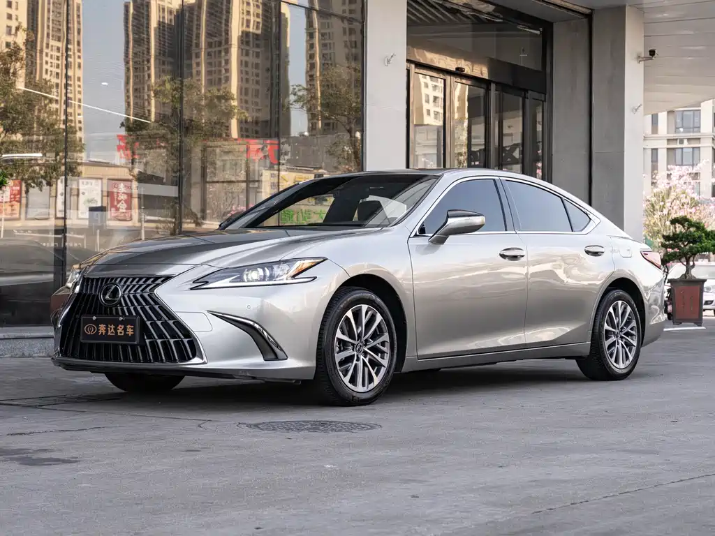 Lexus ES 2024