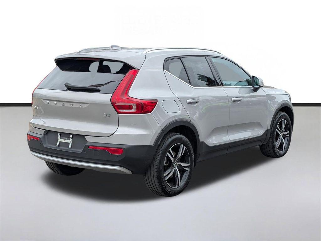 Volvo XC40 2025