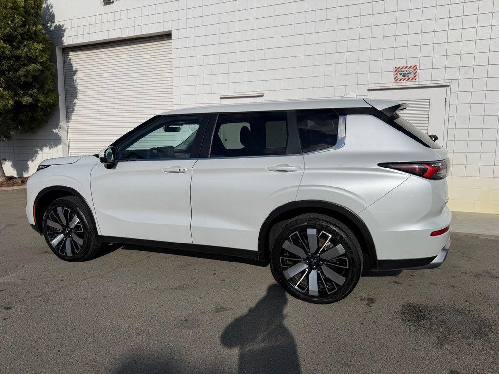 Mitsubishi Outlander 2025