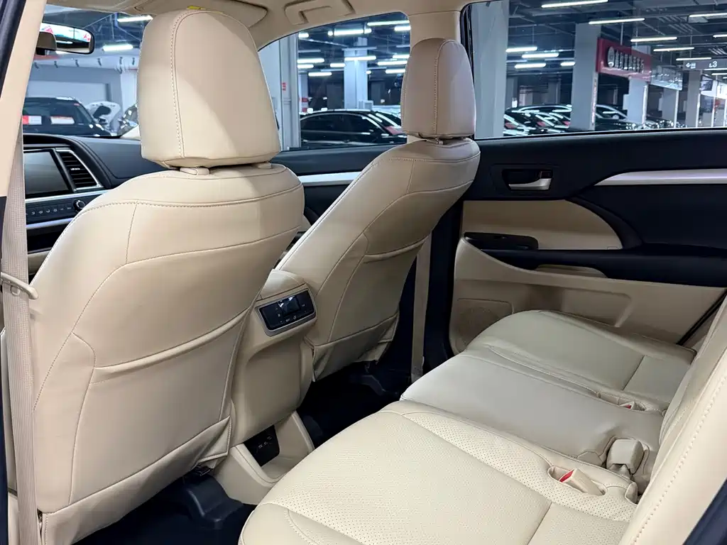 Toyota Highlander 2021