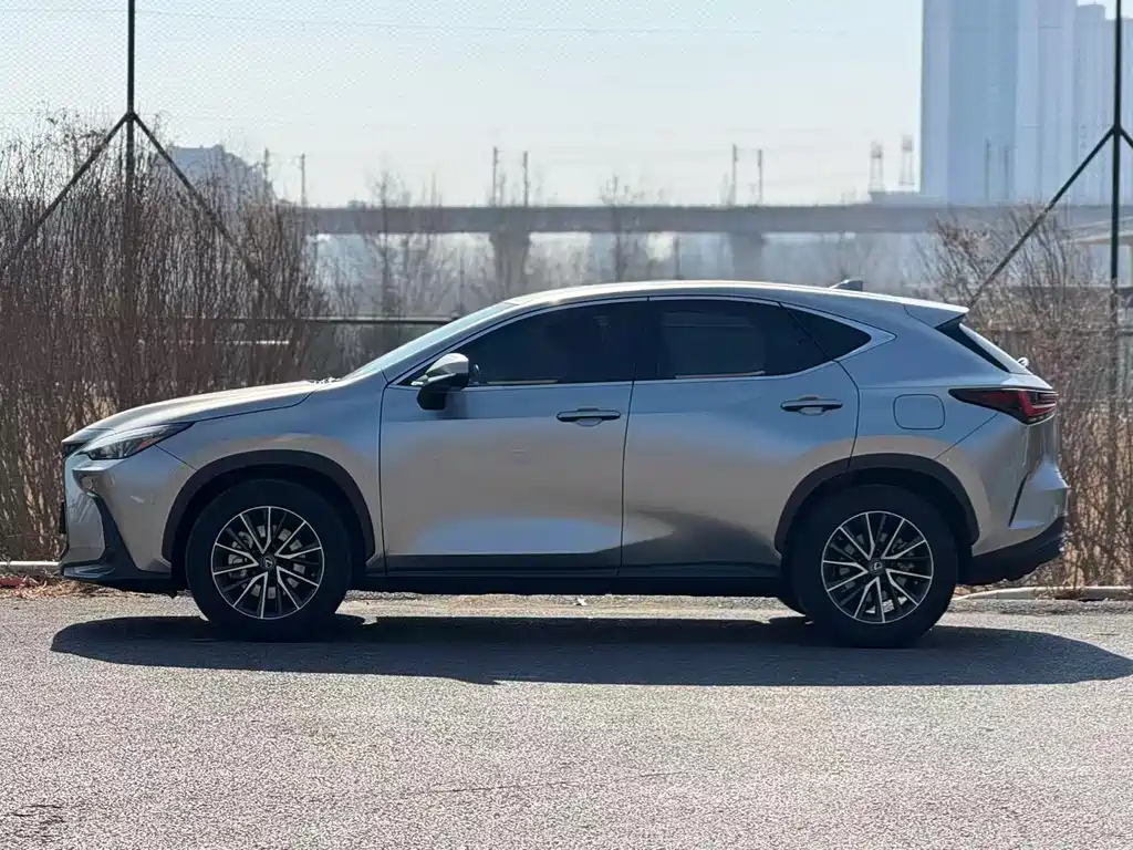 Lexus NX 2023