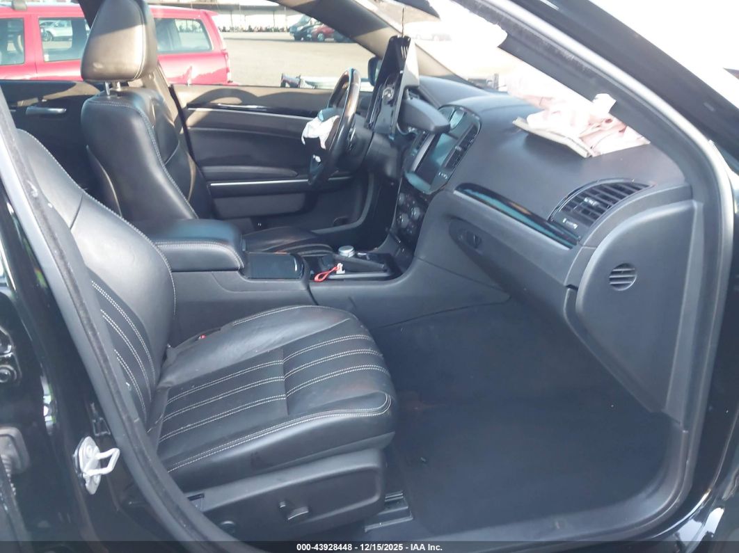 Chrysler 300 2022