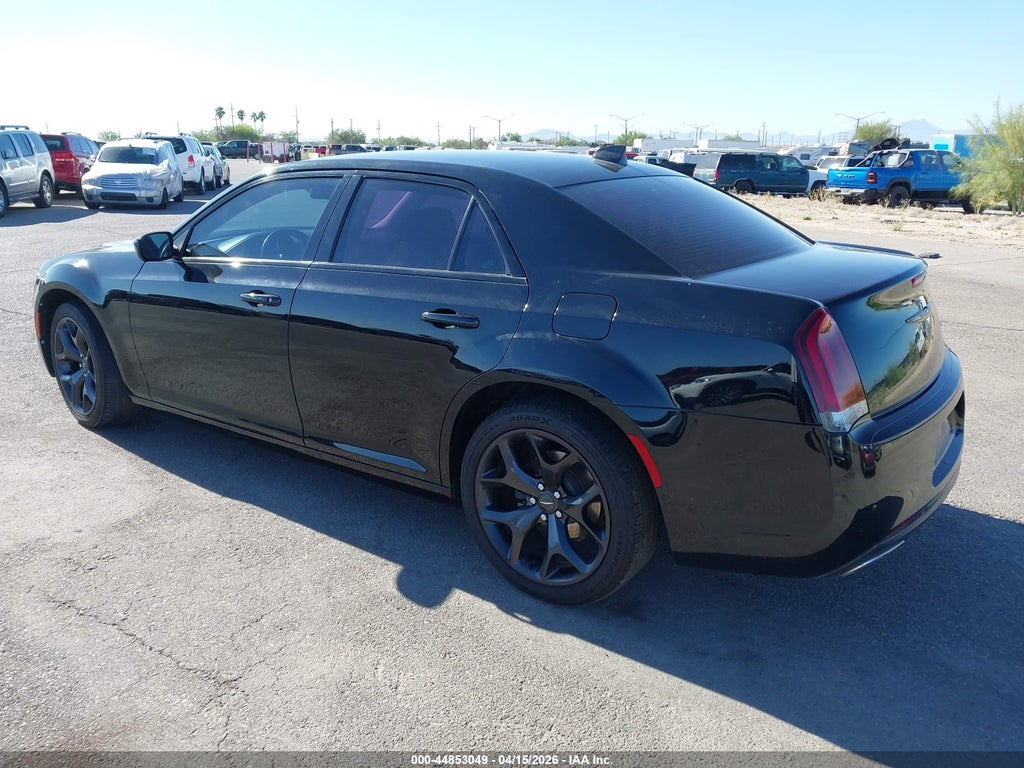 Chrysler 300 2021