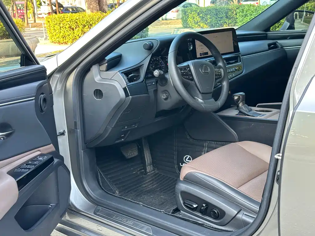 Lexus ES 2023