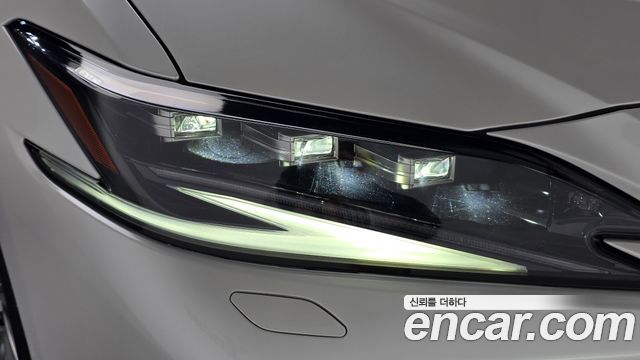 Lexus ES 2024