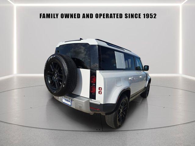Land Rover Defender 2025