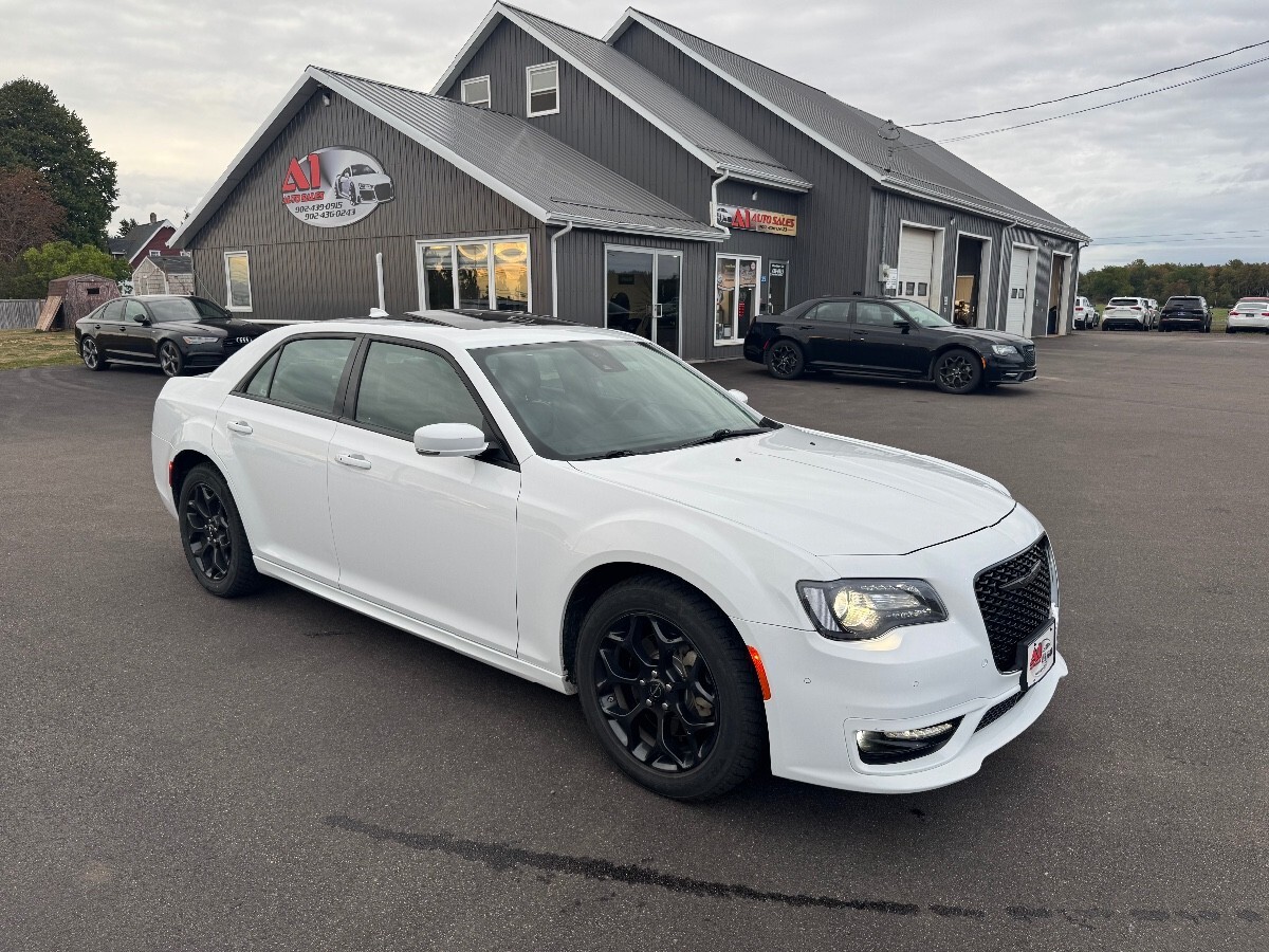 Chrysler 300 2023