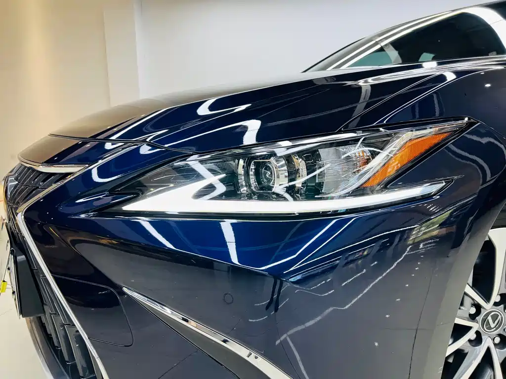 Lexus ES 2023