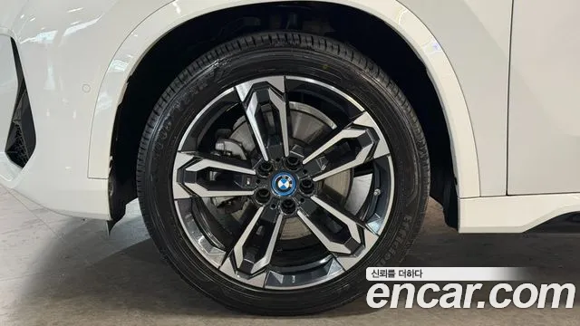 BMW iX1 2023