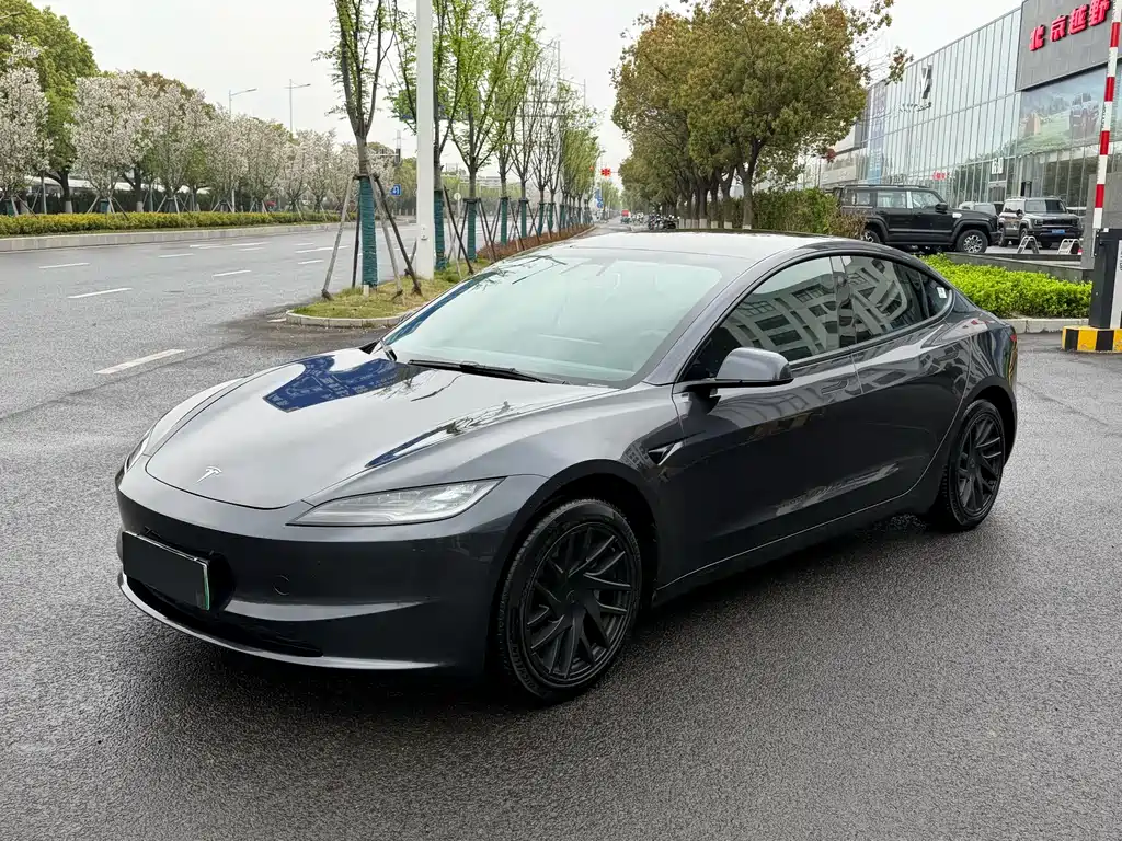 Tesla Model 3 2024