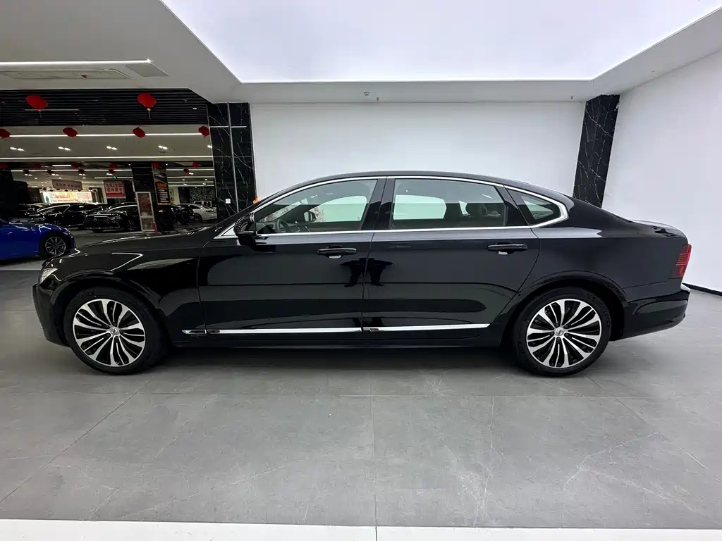 Volvo S90 2025