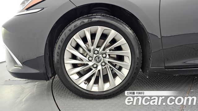 Lexus ES 2022