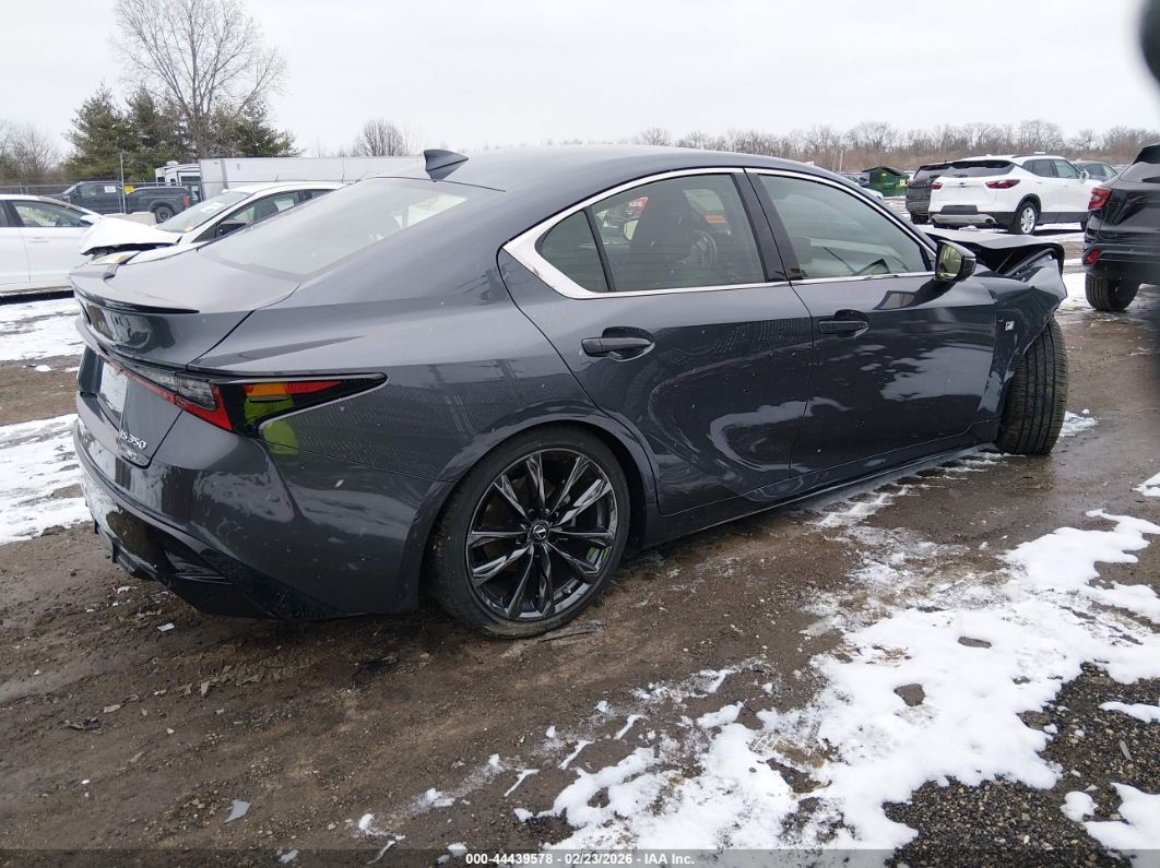 Lexus IS 2022