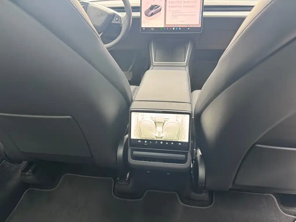 Tesla Model Y 2025