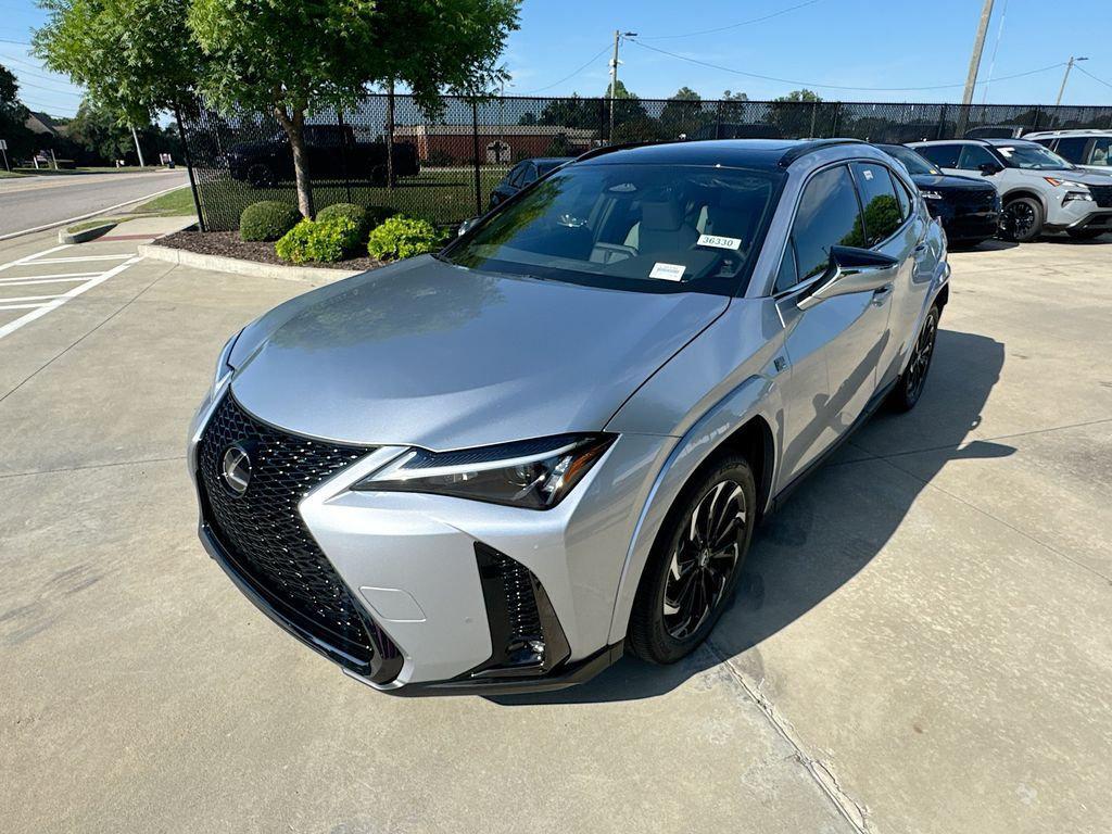 Lexus UX 2026